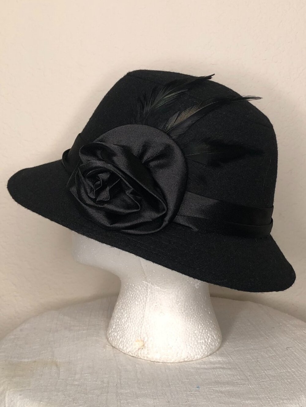 NEW, LOVELY "Nicole Marciano" Black Felt Hat with Rose and Feather Accent